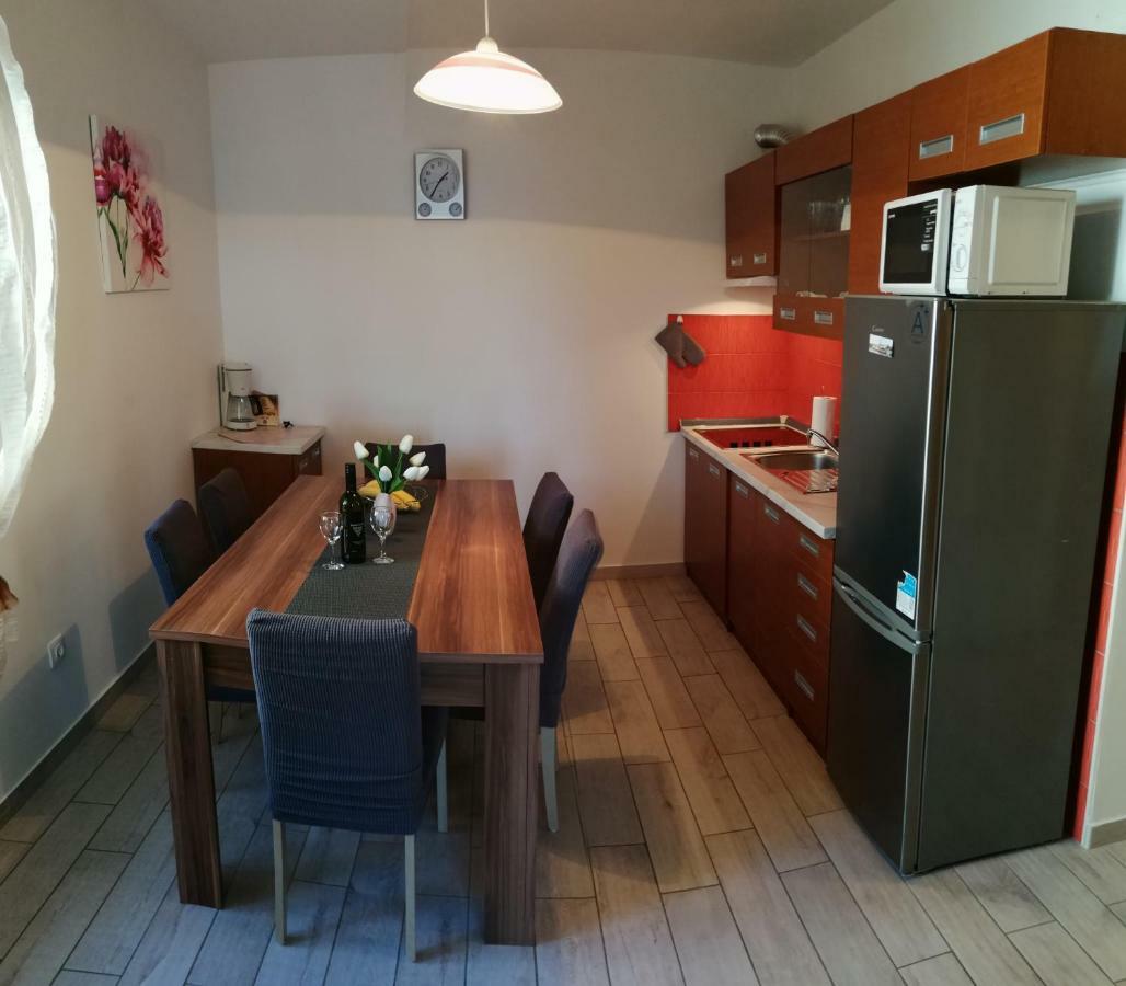 Apartmani Nada Klenovica Esterno foto