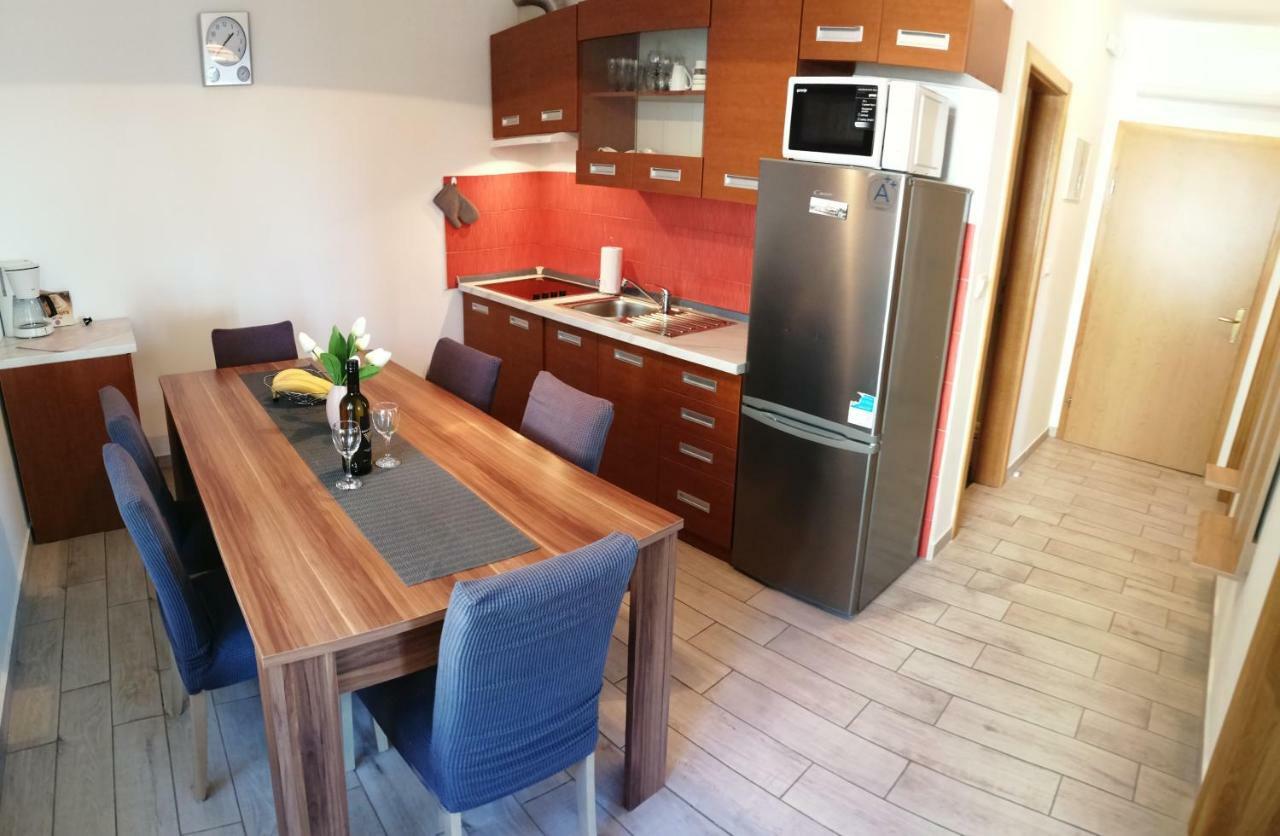 Apartmani Nada Klenovica Esterno foto